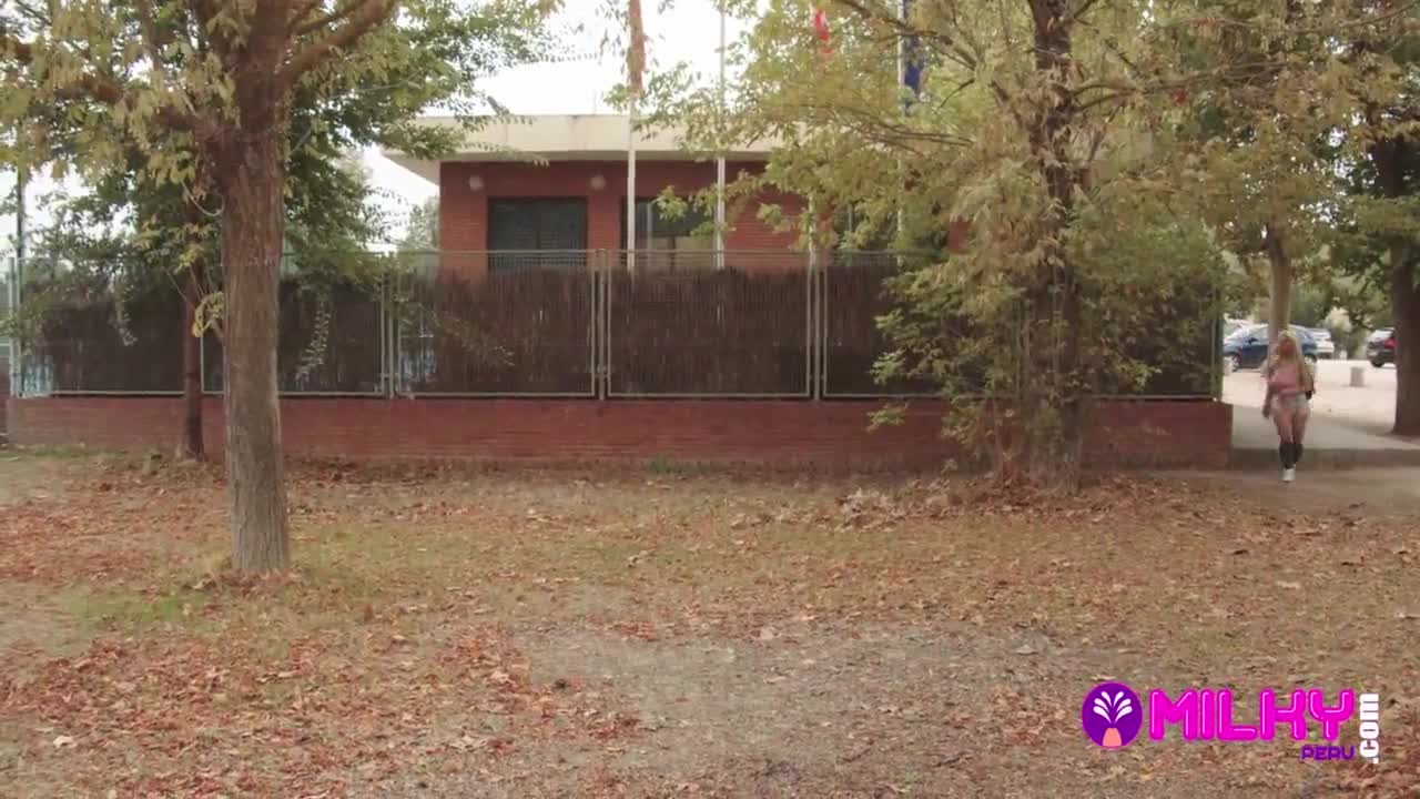 Watch Mamada furtiva en medio del campo Porn Video - ePornSup.