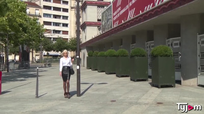 A Dutch girl visiting Paris