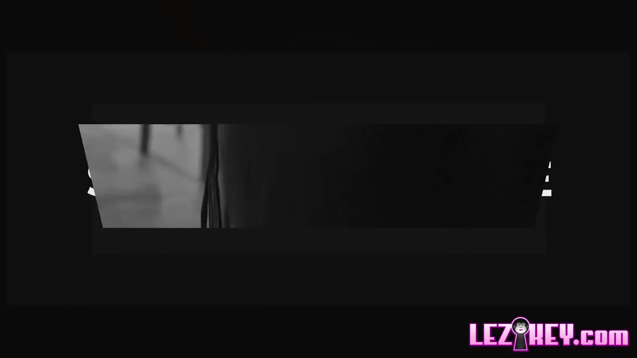 Watch Sexo lésbico entre una milf y una teen tetona Porn Video - ePornSup.