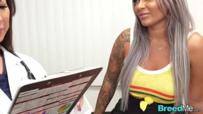 Jovencita australiana inseminada por el doctor