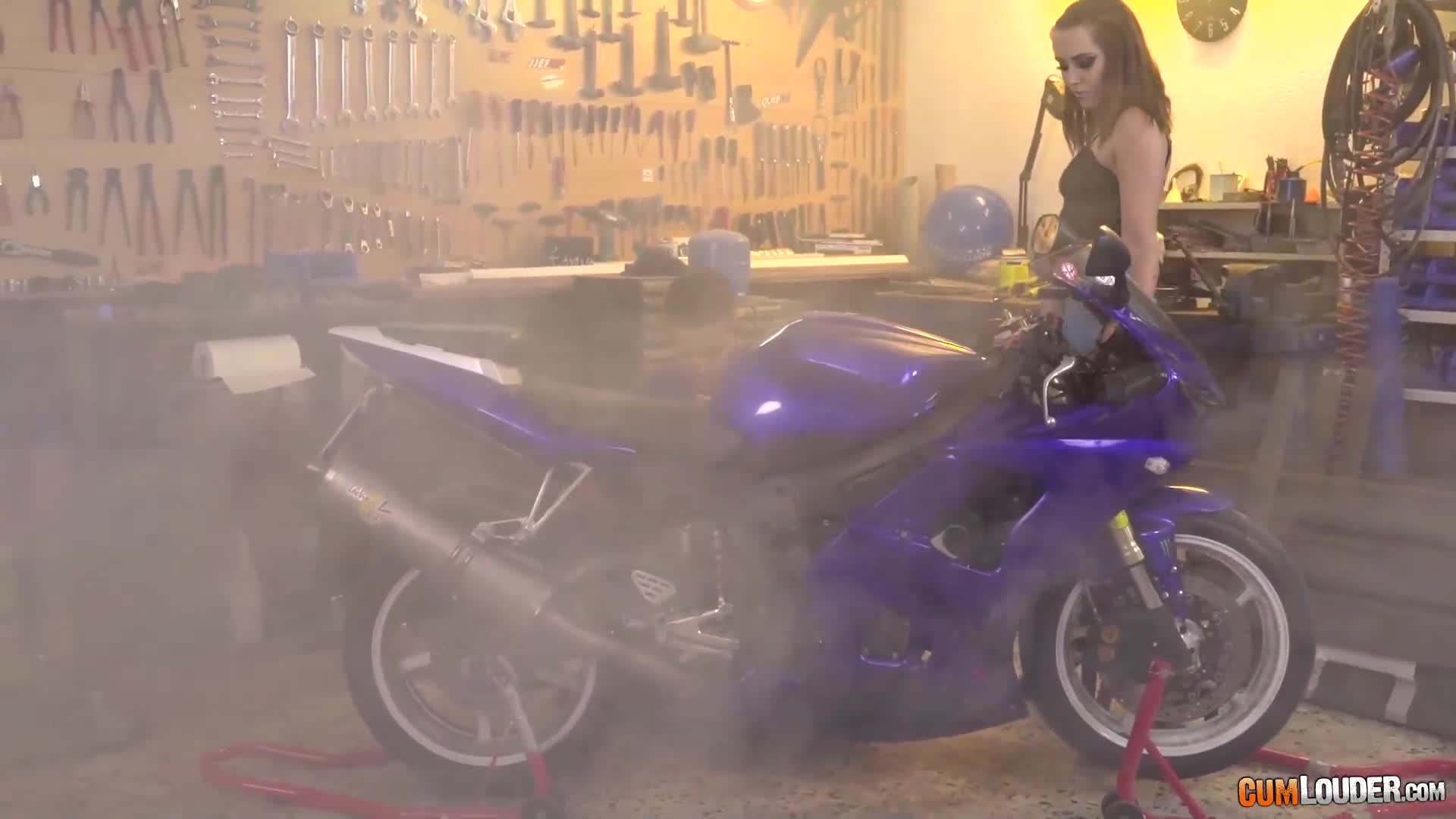 Watch Zoe Doll se folla al mecánico Porn Video - ePornSup.