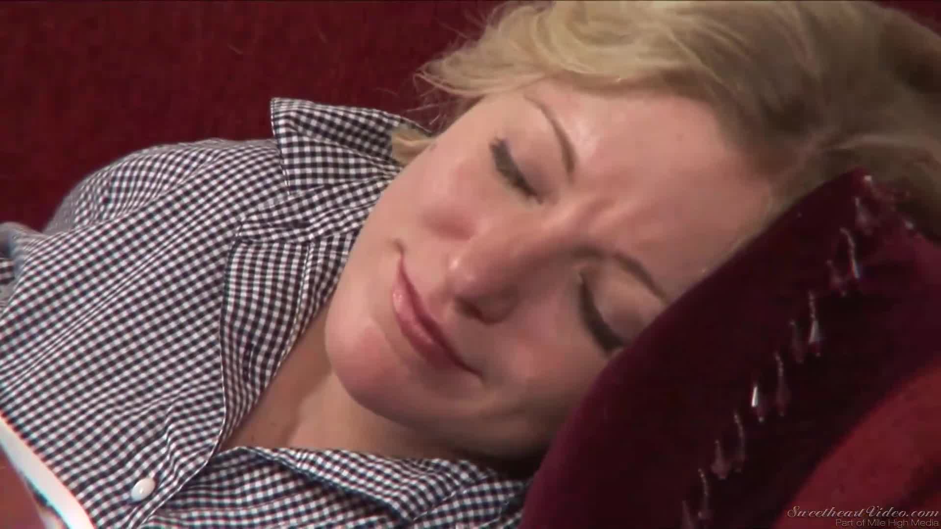 Watch The pleasant comfort of a horny stepmom Porn Video - ePornSup.