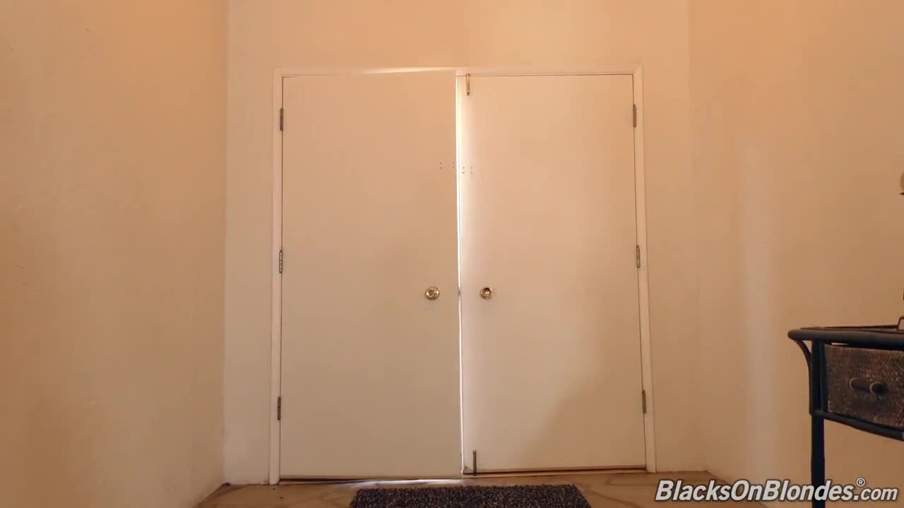 Watch Vicious and insatiable real estate agent Porn Video - ePornSup.