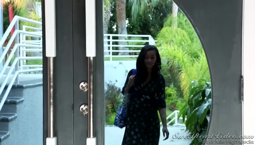 Watch Samantha and Skin get horny Porn Video - ePornSup.