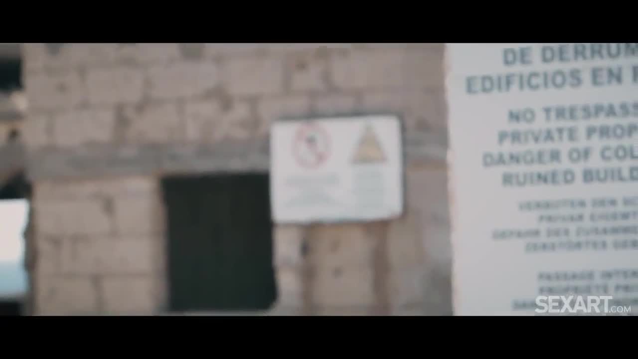 Watch Recuperando fuerzas entre ruinas Porn Video - ePornSup.