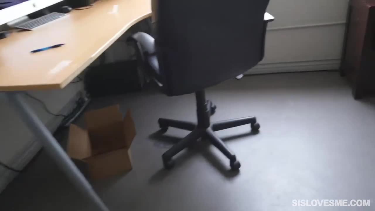 Watch Visiting his stepsister's ass Porn Video - ePornSup.
