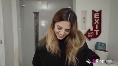 Jovencita española tetona prueba su primer pollón negro