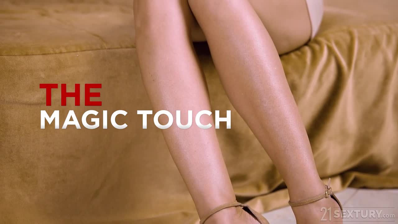 Watch Hungarian milf seduces French masseuse Porn Video - ePornSup.